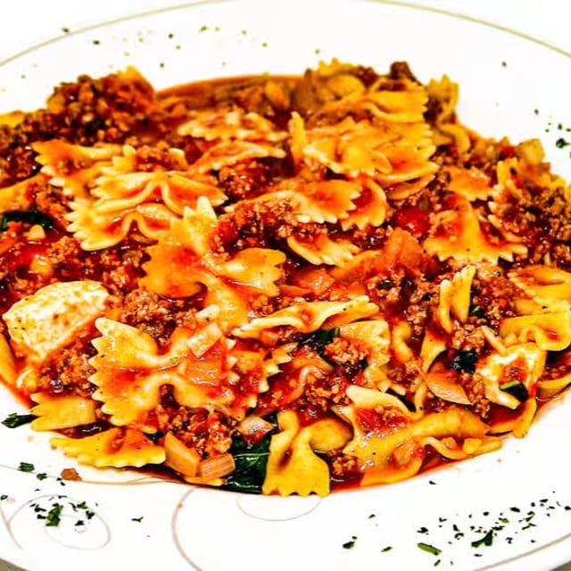 Farfalle Bolognese.